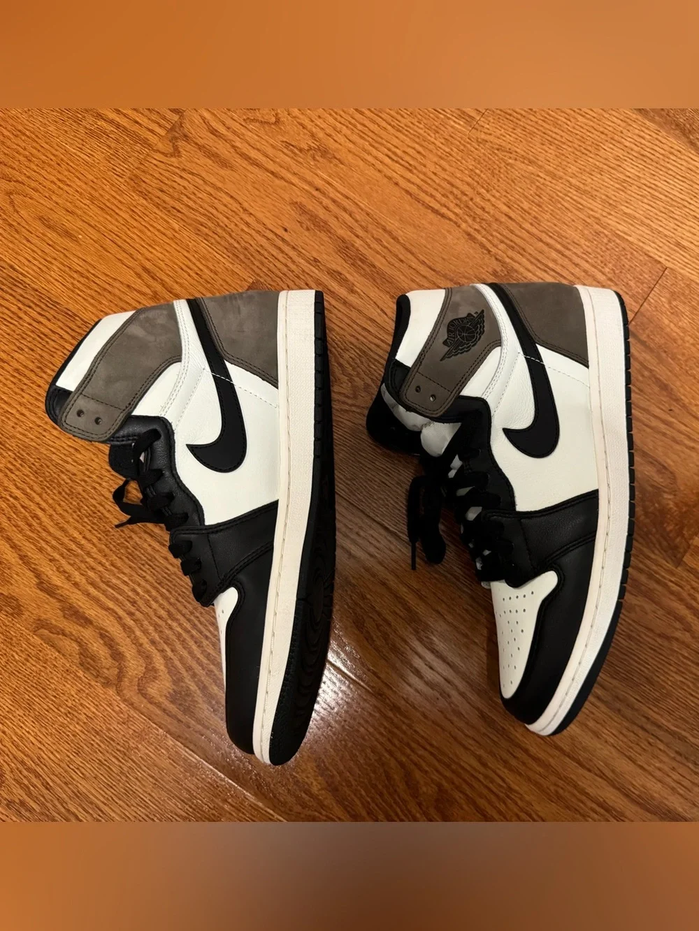 Brand new Jordan Retro 1 - Dark Mocha *DEAD STOCK* Size 11.5